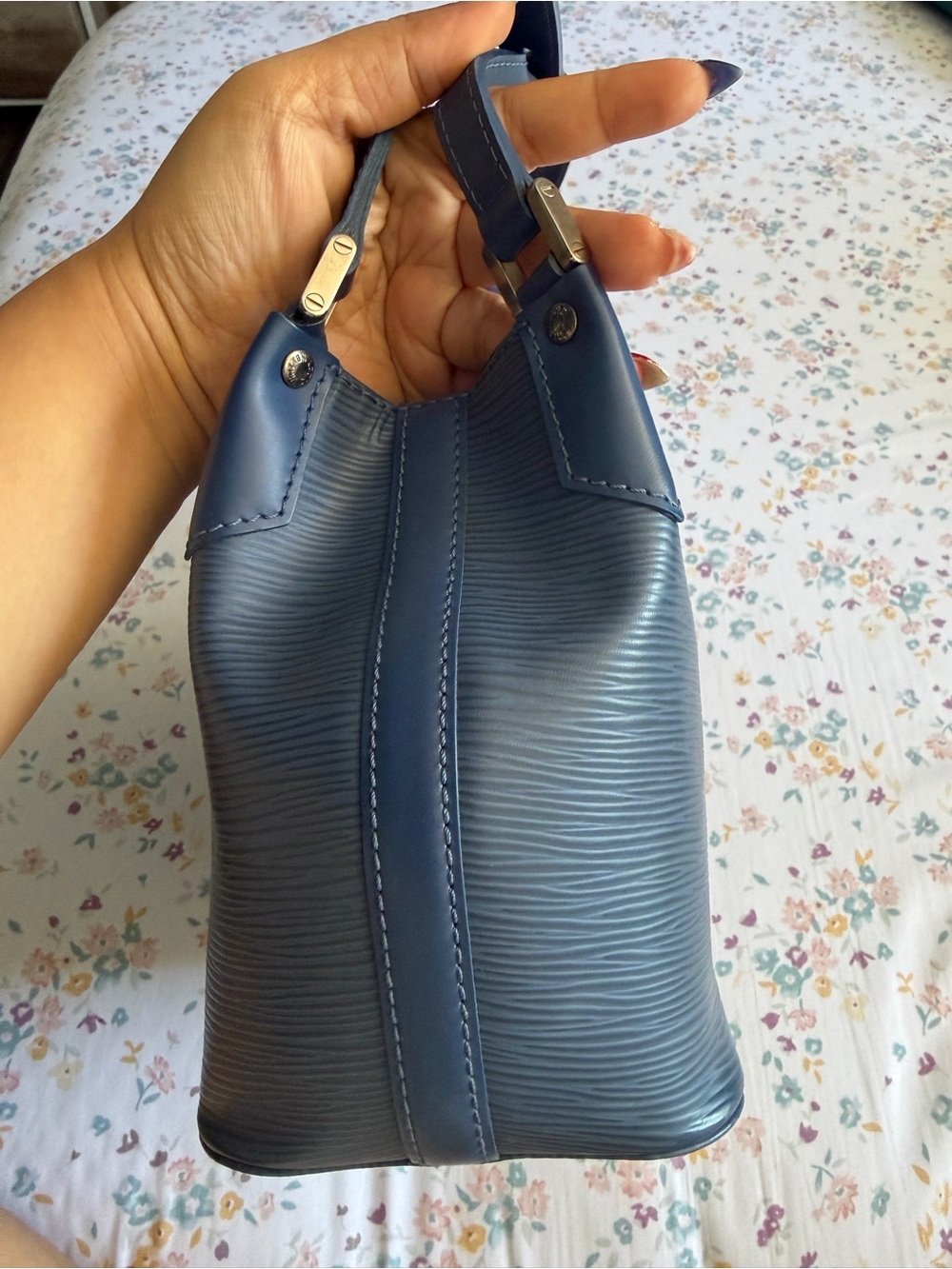 Louis Vuitton Navy Epi Leather Shoulder Bag with Gold Hardware - Picture 5 of 10